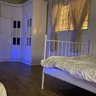 سريرين ودولاب ملابس