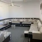 كنب مع سجادته