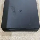 سوني4مادخلت صيانه بحالة وكالته مع يده اصلي وشريط قراند جديد
