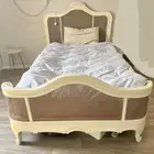 بيع سرير خشب ملبس راتان مستعمل