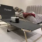 سرير متحرك وخبازه