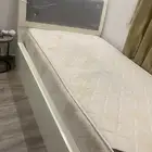 غرفة نوم مع المراتب أخت الجديدة ونظيفة جدا كبيرة ومتينة