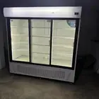 ثلاجة عرض