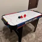 لعبة الهوكي على الطاولة بالهواء