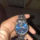 بيع ساعة يد جميلة في اليد