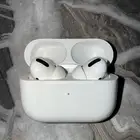 سماعات آبل AirPods Pro (الجيل الأول) مع علبة شحن Lightning