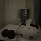 ميتا قويست 3 مع كل مستلزماتها اليده اليمين يبيلها تغيير  بس