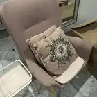 كرسي وطاوله تلفاز