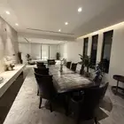 للبيع طاولة طعام مع بوفيه 10 كراسي