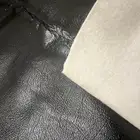 جلد اسود امريكي يركب للسيدان كدلك ببوك كابرس