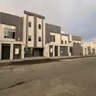 للبيع روف علوي فاخر موقع مميز و مساحة وسيعة حي العزيزية