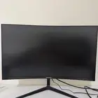 شاشة قيمنق منحنيه شبه جديده