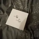 سماعات ابل مب الأصلي. لكن أمورها طيبه كنتها الأصلي