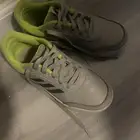 متوفر شوز اديداس مقاس35