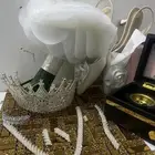 يوجد لدي اكسسوار للعروس كامل وطقم مسكه مع كعب مع تاج