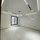 للبيع شقه علويه 6 غرف وسطح ح النرجس بسعر550الف