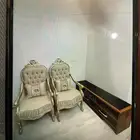 طاولة تلفزيون و2كرسي كلاسيك جديده