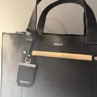 شنطة DKNY نسائية