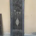 عدد 2 أبواب حديد. للبيع
