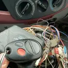 ريموت بجهازه معه