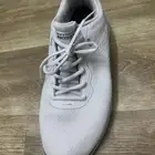 جزمة سكتشرز مقاس 45 وجزمة نيوبالنس 44 للبيع