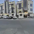 شقق علويه تشطيب ممتاز بسطح ومصعد ع شارع 25 م ابها حى البديع