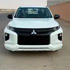 للبيع ميتسوبيشي مخزن غمازتين L200