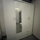 دولاب خشب ابيض نظيف و جديد