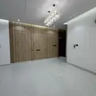 للبيع شقه ارضيه تشطيب فندقي ف حي المنسك ب 450الف
