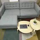 كنبه شخصين من آيكيا مع الديكور