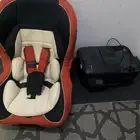 كرسي سيارة وطابعه