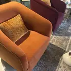 كنب و طاولة مع طاولتين خدمات رخام