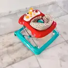 مشاية طفل ولعبه القفز