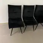 كراسي وطاولات للبيع المستعجل