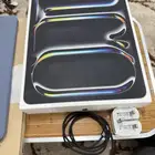 ايباد برو M4 13inch مع كيبورد وقلم