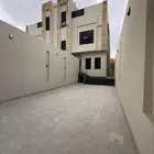 للبيع روف ارضي بملحق وحوش وسيع تشطيب VIP ف ابها المحاله