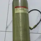 اسطوانه للبيع. مع أغراضها.