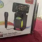 سماعة جديدة والله ما قد استخدمتها معها مكرفون صوت عالي جدا
