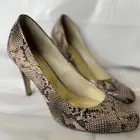 كعوب نسائية فخمة