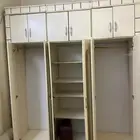 دولاب ملابس نظيف