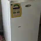 ثلاجة صغيرة الحجم