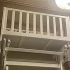 سرير هزاز خشبي ابيض
