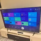 للبيع شاشة 4K سمارت 65 بوصة مع طاولة