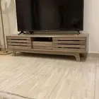 طاولة تلفاز مقاس متر و 60 سانتي
