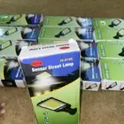 أناره تعمل عبر الطاقه الشمسيه