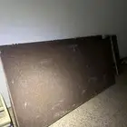 ابواب خشبيه للبيع مع المغاسل بحاله ممتازه جدا