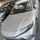 تويوتا كامري E استاندر بنزين سعودي 2025 اللون فضي