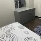 غرفة نوم رمادي نظيفه جدا