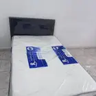 اثنين سرير جديدة وواحد مكيف
