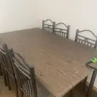 طاولة طعام سليمه من الكسور والخدوش
